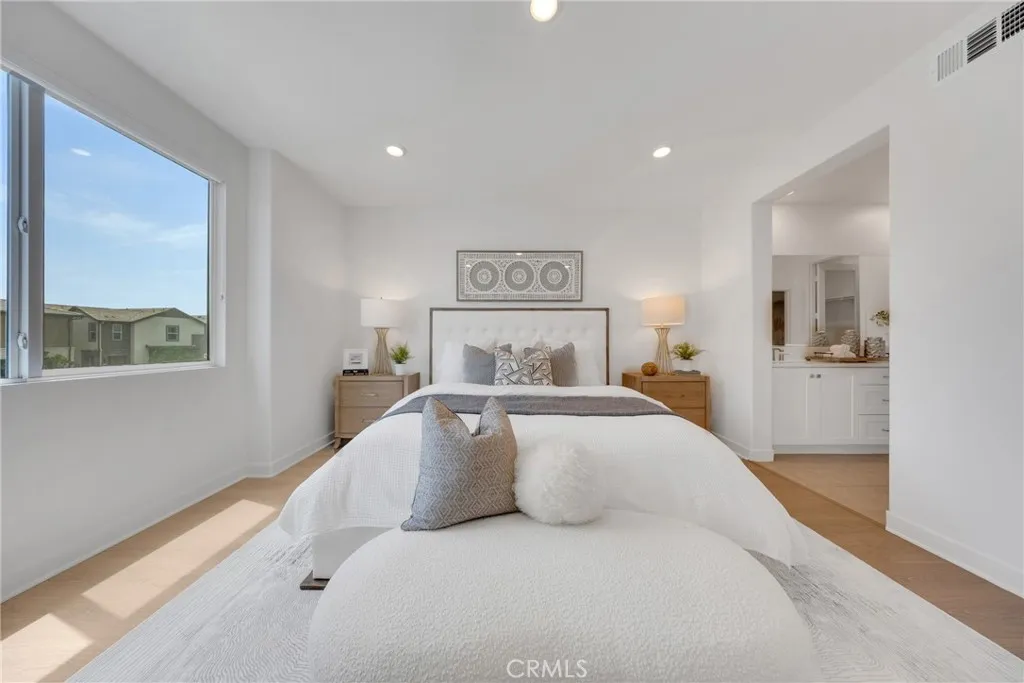 119 Zawn, Irvine, California 92618 home-pic-34